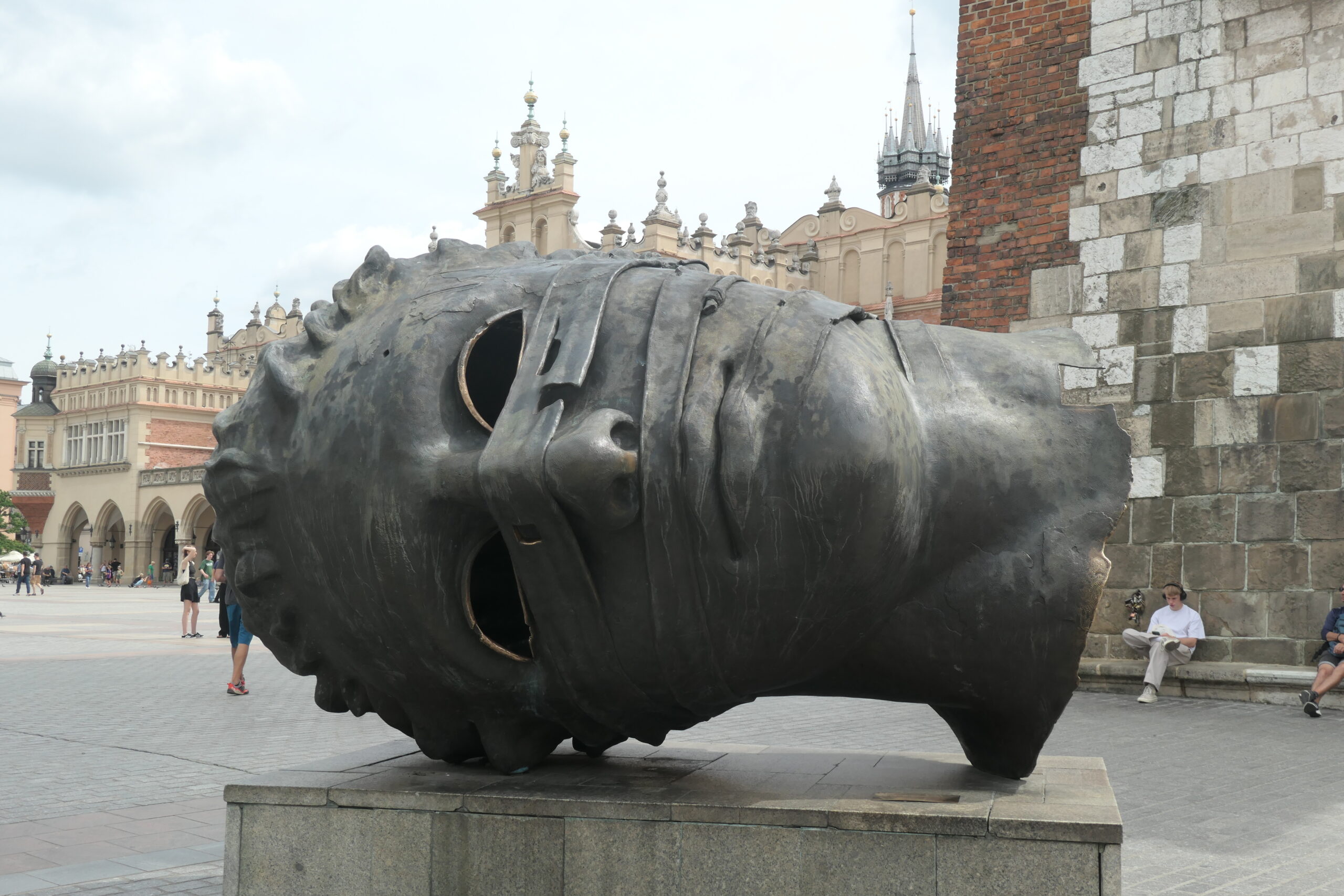 Kraków, Polska
Copyright © letsexplorehere.com