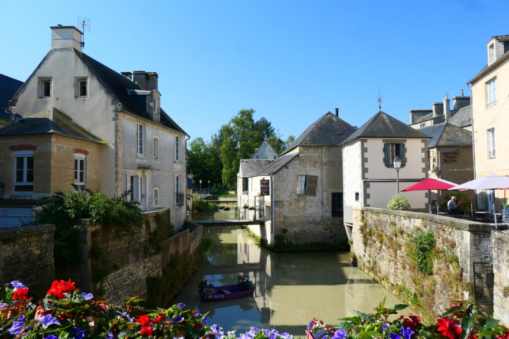 Bayeux
Copyright © letsexplorehere.com