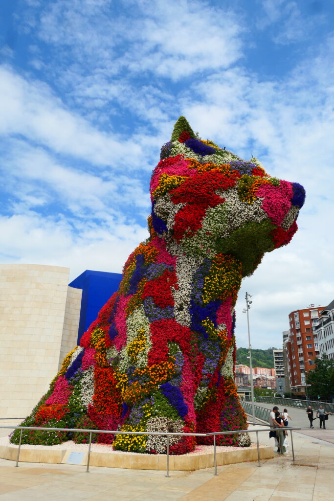 A 43ft (13m) flower-covered West Highland terrier by Jeff Koons,
 outside the Guggenheim Museum, Spain
Copyright © letsexplorehere.com