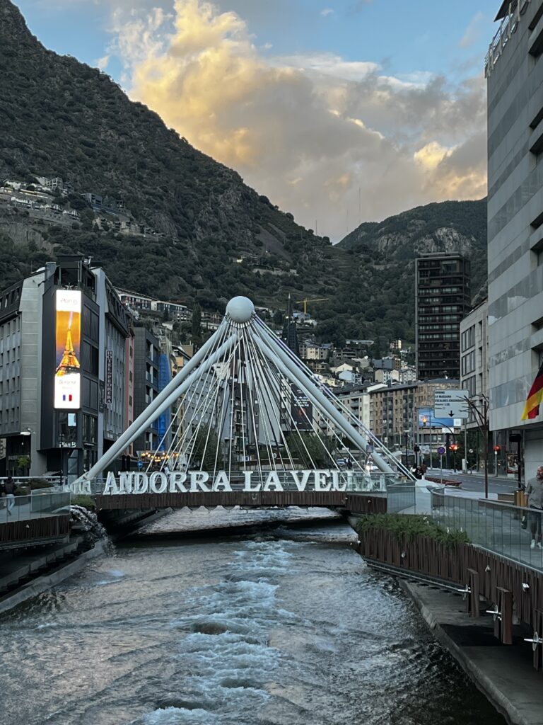 Pont de París, Andorra la Vella
Copyright © letsexplorehere.com