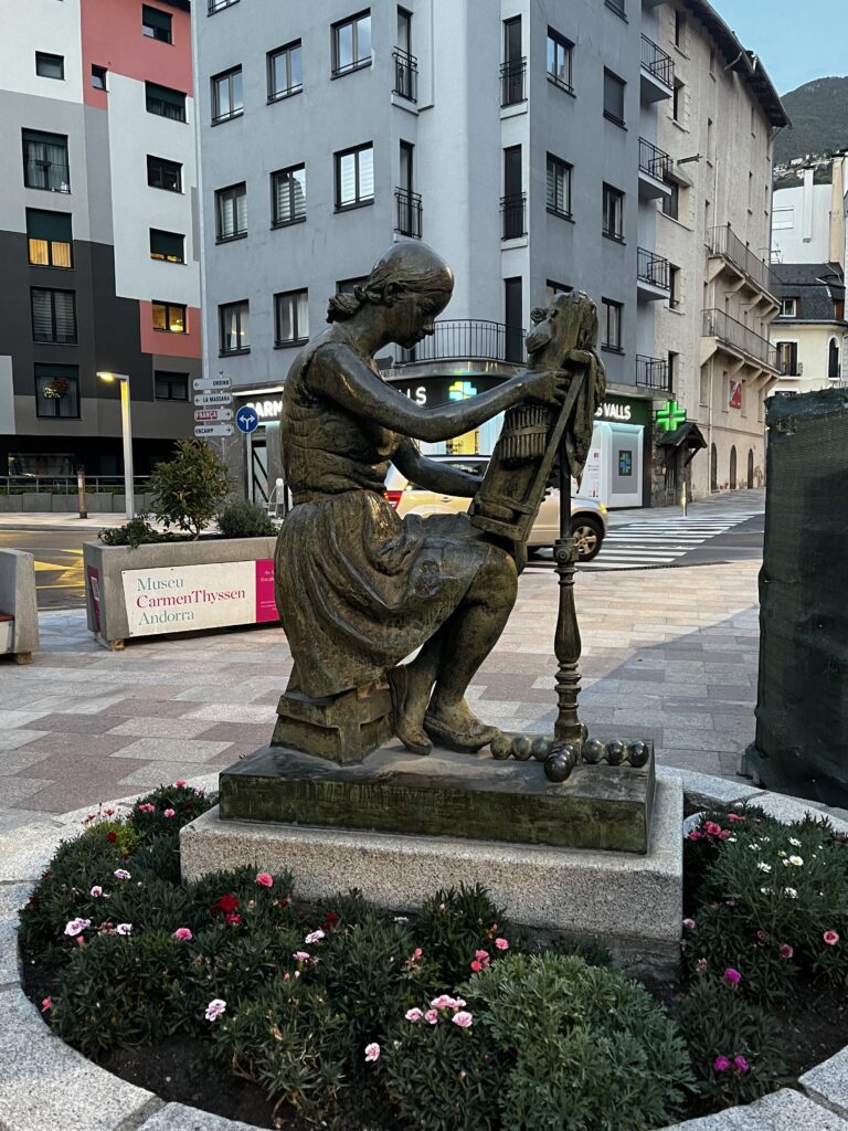 La Puntaire sculpture by Josep Viladomat
Copyright © letsexplorehere.com
