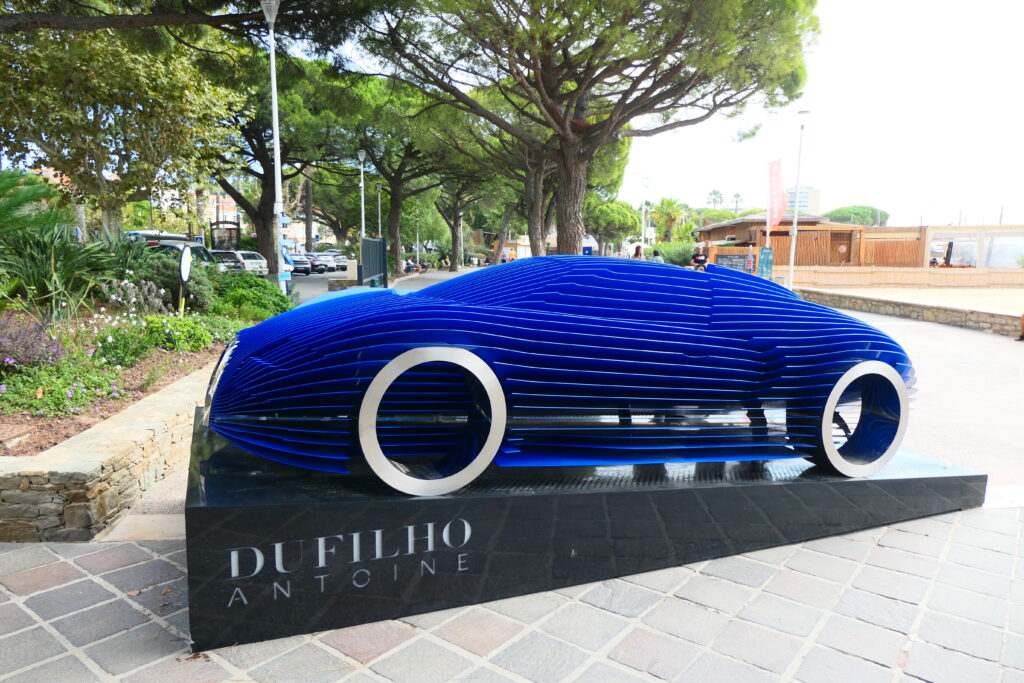 Auto sculpture by Antoine Dufilo, France
Copyright © letsexplorehere.com