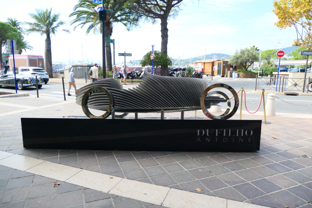 Auto sculpture by Antoine Dufilo, France
Copyright © letsexplorehere.com