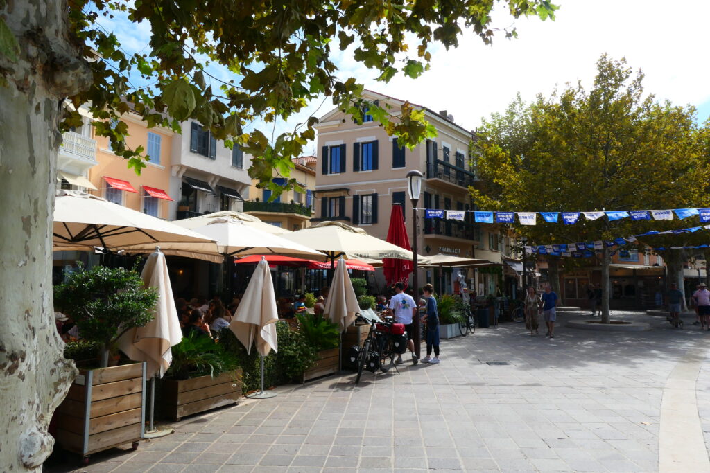Promenade cafes in Sainte-Maxime, France
Copyright © letsexplorehere.com