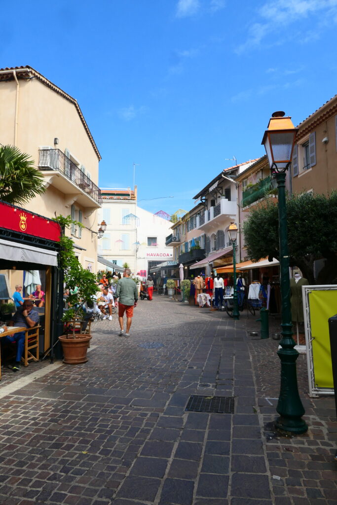 Lots of restaurants in Sainte-Maxime, France
Copyright © letsexplorehere.com