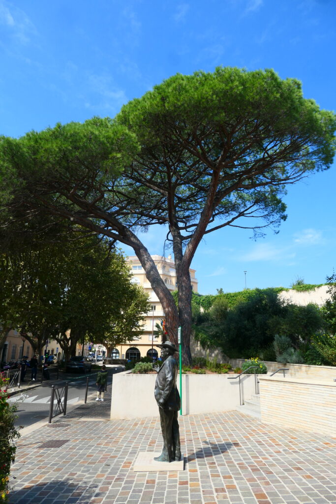 Statue of Frédéric Mistral, Sainte-Maxime, France
Copyright © letsexplorehere.com