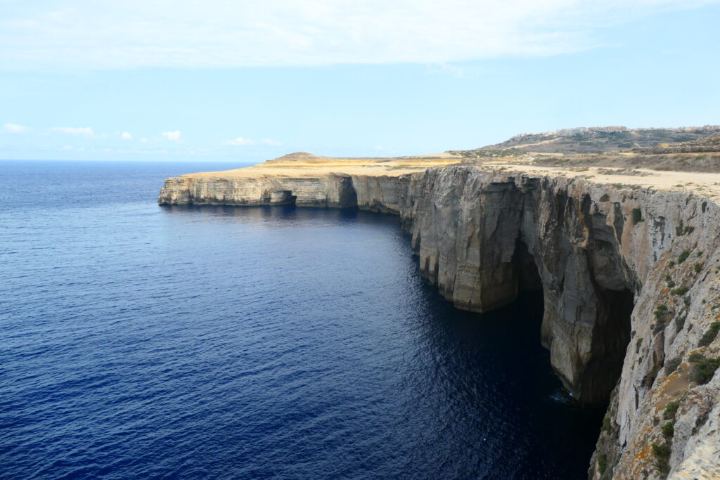 Għar tal-Qrewis, Gozo
Copyright © letsexplorehere.com