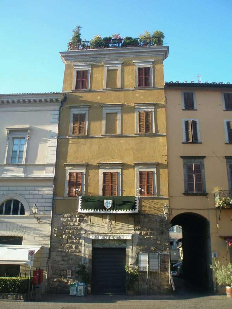 Piazza della Repubblica, Orvieto, Italy
Copyright © letsexplorehere.com