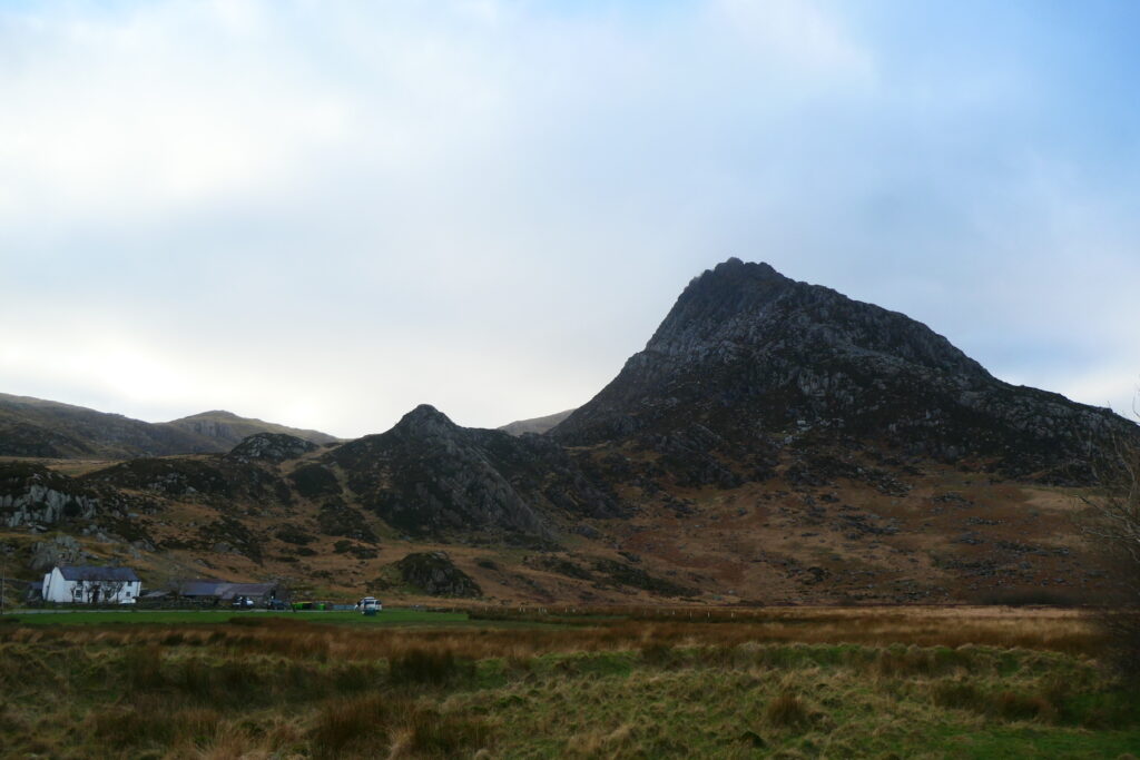 Tryfan, Eryri
Copyright © letsexplorehere.com