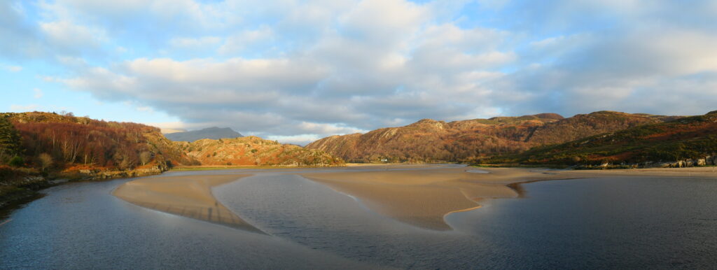 Just south of Penrhyndeudraeth, Wales
Copyright © letsexplorehere.com
