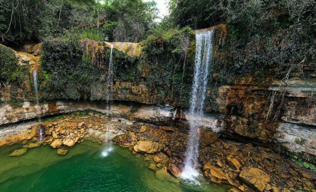 Cascada Salto Alto, Bayaguana, Dominican Republic
Copyright © letsexplorehere.com
