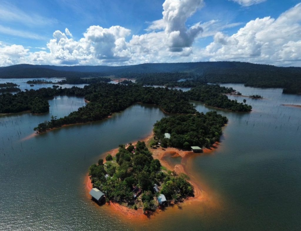 Brokopondo Reservoir, Suriname
Copyright © letsexplorehere.com