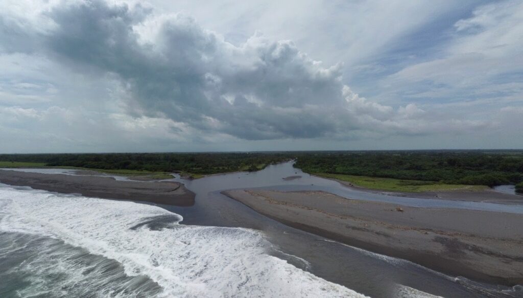 Barra Madre Vieja, Guatemala
Copyright © letsexplorehere.com